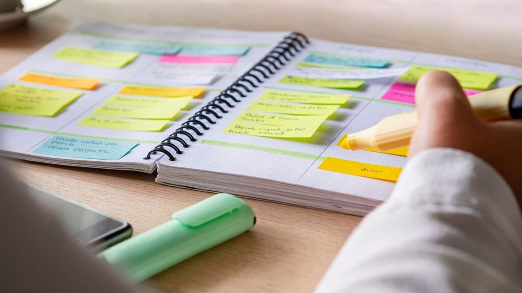 agenda organize with color-coding sticky for time management